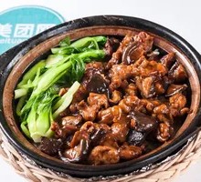 Braised Chicken with Mushrooms in Clay Pot Rice