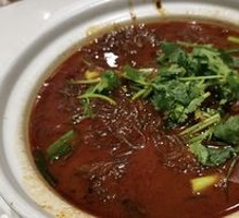 Yellow Beef Noodle Pot