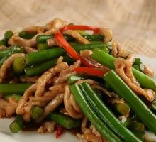 Garlic Shoots with Shredded Pork