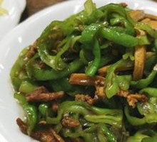 Green Pepper and Tofu Shreds with Pork