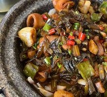 Stone Pot Snow Cabbage Pork Intestines