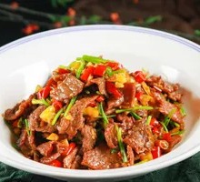 Stir-Fried Beef with Yellow Onion
