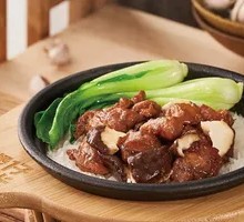 Braised Chicken with Mushrooms in Clay Pot Rice