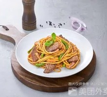 Black Pepper Beef Noodles