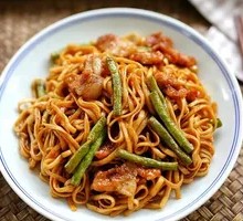 Green Beans with Pork Belly Steamed Noodles