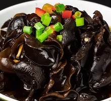 Crispy Black Mushroom Salad