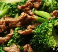 Broccoli Stir-Fried with Beef
