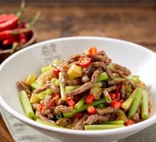 Stir-Fried Beef with Yellow Onion