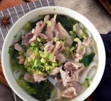 Goji Leaf and Pork Soup Noodles