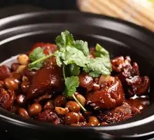Stewed Pig Trotters with Peanuts