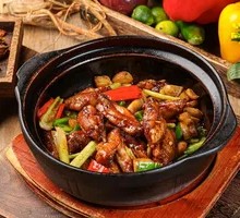Stir-fried Chicken Wings in Clay Pot