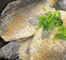 Braised Boneless Crucian Carp in Clay Pot