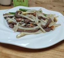 Noodles with Pork and Peanut Sprouts