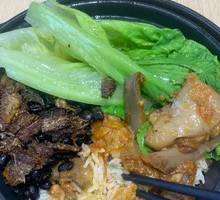 鱼香肉丝煲仔饭