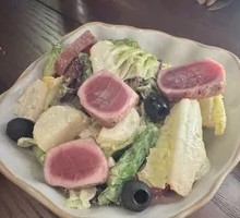 Niçoise Salad with Tuna, Olives, and Potatoes