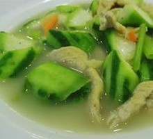 Steamed Loofah with Fish Dumplings