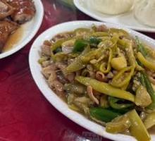 Sour Cabbage Stir-fried Pork Intestines