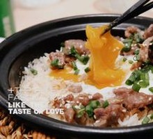 Egg and Beef Claypot Rice