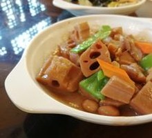 Stewed Lotus Root with Peanuts