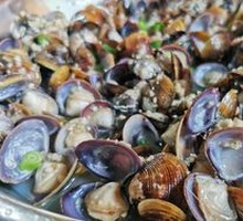 Steamed Yellow Sand Clams with Galangal