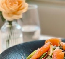 Thai-Style Salmon and Baby Spinach Salad