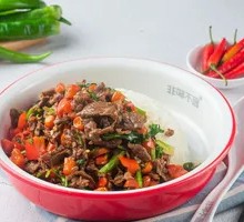 Stir-fried Yellow Beef Rice Bowl