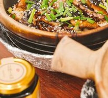 Boneless Yellow Braised Rice in Clay Pot