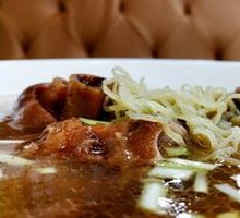 Pork Knuckle Noodles