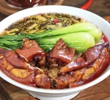 Five-Spice Pig Trotter Rice