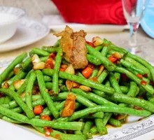 Perilla Bean Sprouts Stir-fried with Beef