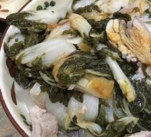 Braised Pork Knuckle with Chinese Cabbage
