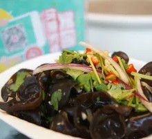 Crispy Black Mushroom Salad