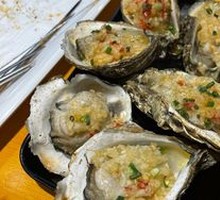 Charcoal-Grilled Zhanjiang Oysters