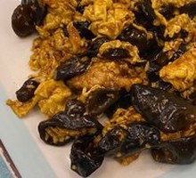 Sour Stir-Fried Egg with Wood Ear Mushrooms