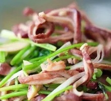 Stir-fried Tripe with Mustard Greens