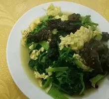 菠菜炒木耳