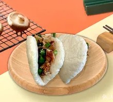 Steamed Bread with Meat