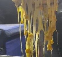 拉丝瀑布玉米牛堡