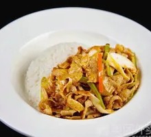 Scallion Stir-Fried Lamb Rice Bowl