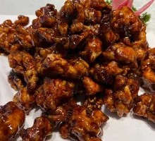 Stir-Fried Chicken with Almonds in Sauce