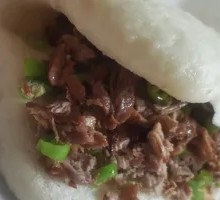 Meat wrapped in lotus leaf pancake