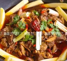 香辣牛腩牛杂拼盘