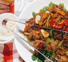 Spicy Pepper Stir-Fried Beef