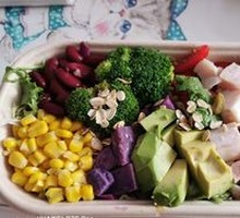 Avocado Quinoa Chicken Salad