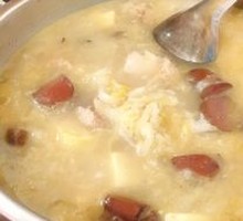 拆骨肉炖酸菜加血肠