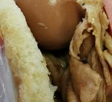 Pork-filled flatbread sandwich