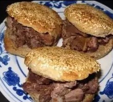 烧饼夹素肚卤鸡蛋