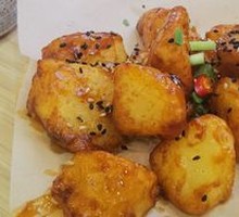 Street-style Crispy Potato with Spicy Sauce