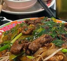 Cantonese Stir-Fried Beef Rice Noodles