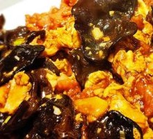 Sour Stir-Fried Egg with Wood Ear Mushrooms